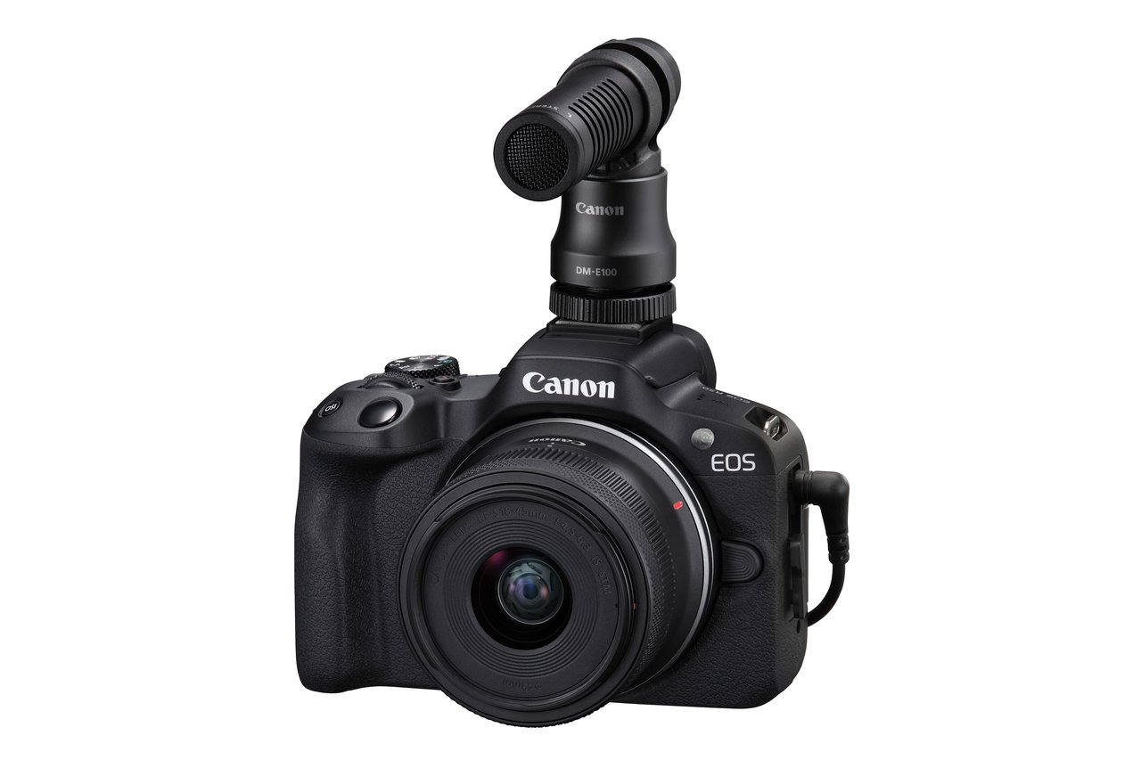 EOS R50 body shown with a different lens, not the RF-S3.9mm F3.5 STM DUAL FISHEYE