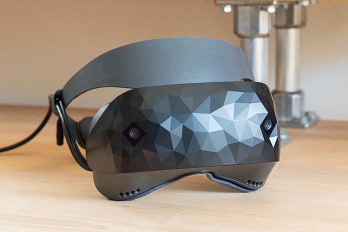 ASUS Windows Mixed Reality Headset HC102 by ASUS